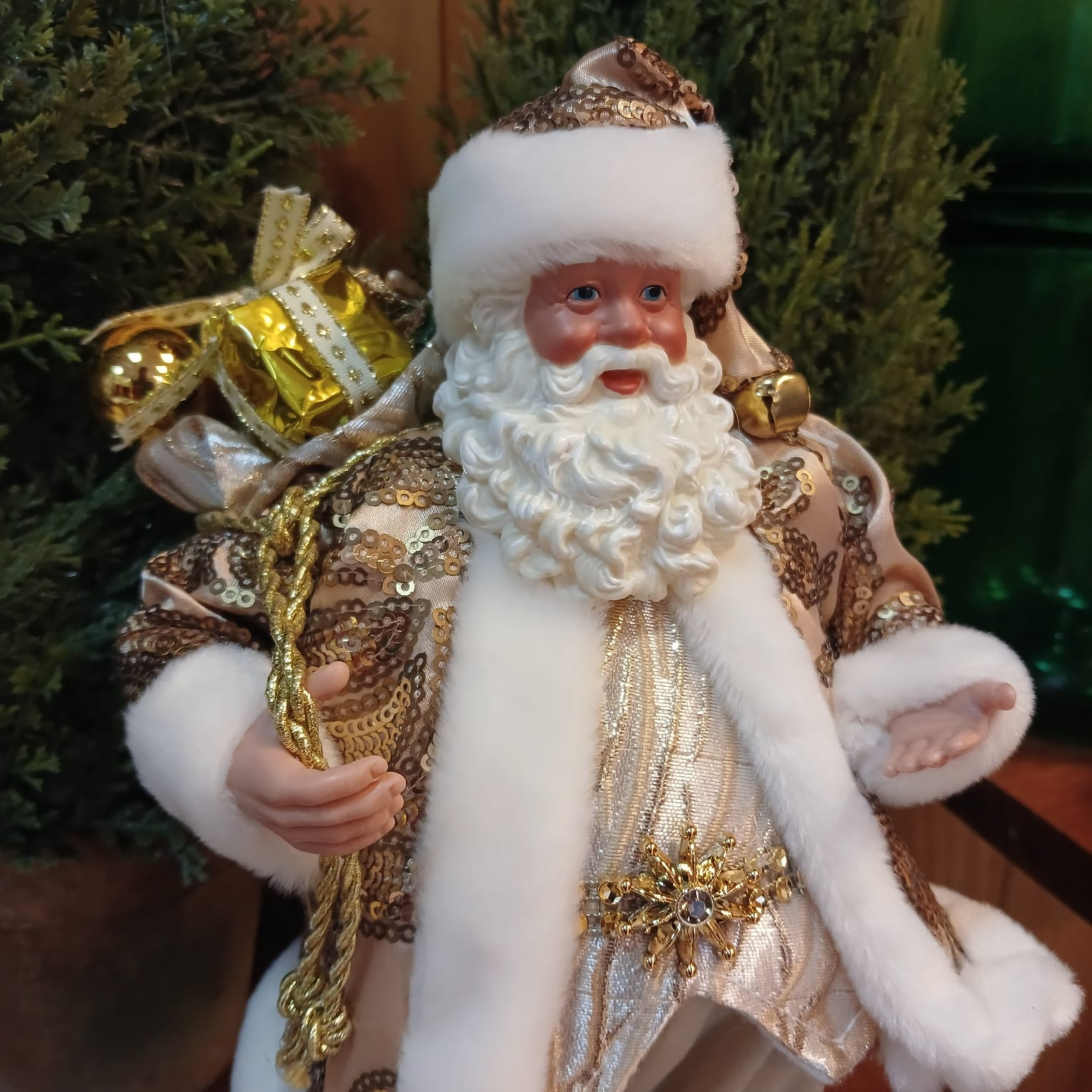 Papai Noel colecionável decorativo dourado - Imagem 2