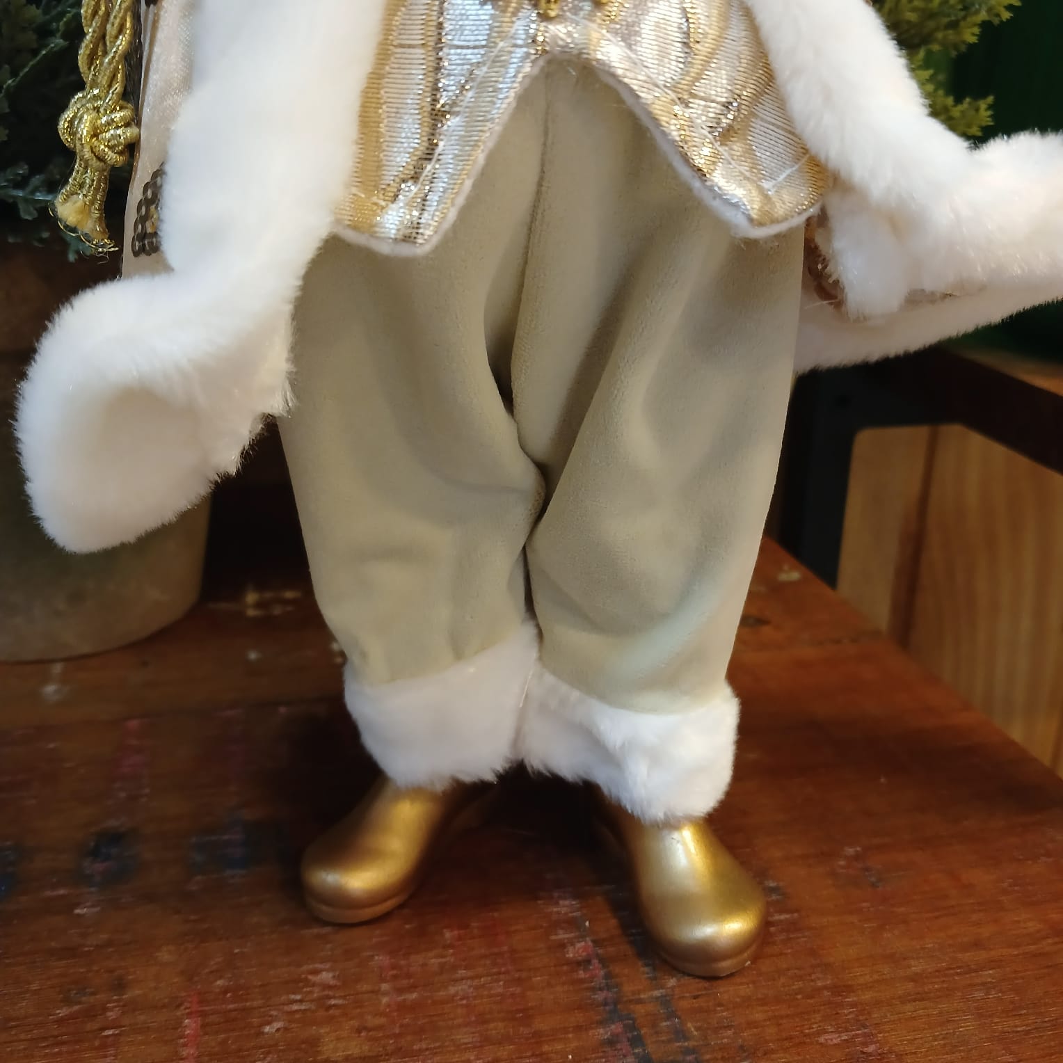 Papai Noel colecionável decorativo dourado - Imagem 3